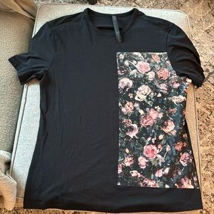 Brand new men’s size large lululemon shirt